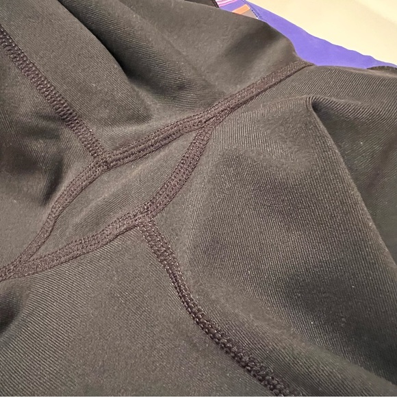 Lululemon Groove Crop Pants Black Multicolor Stripe Waist Band Reversible Size 6 - Picture 16 of 16